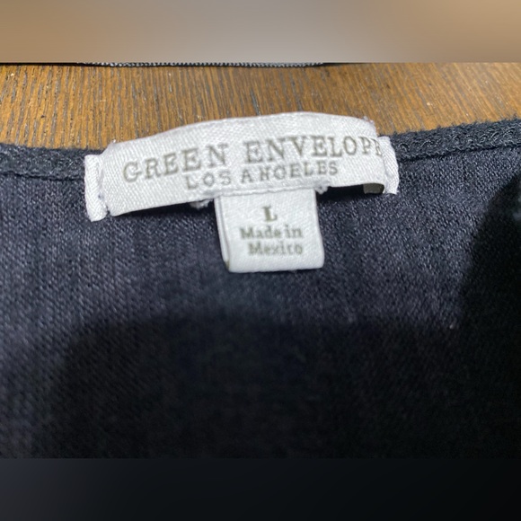 2 for $20 ⚜️ Green Envelope Black Long Sleeved Crossover V Neck Top Size Large - Picture 2 of 5